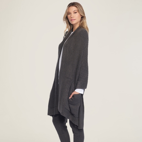 Barefoot Dreams Cozy Chic Lite Travel Shawl in Carbon - Picture 3 of 8